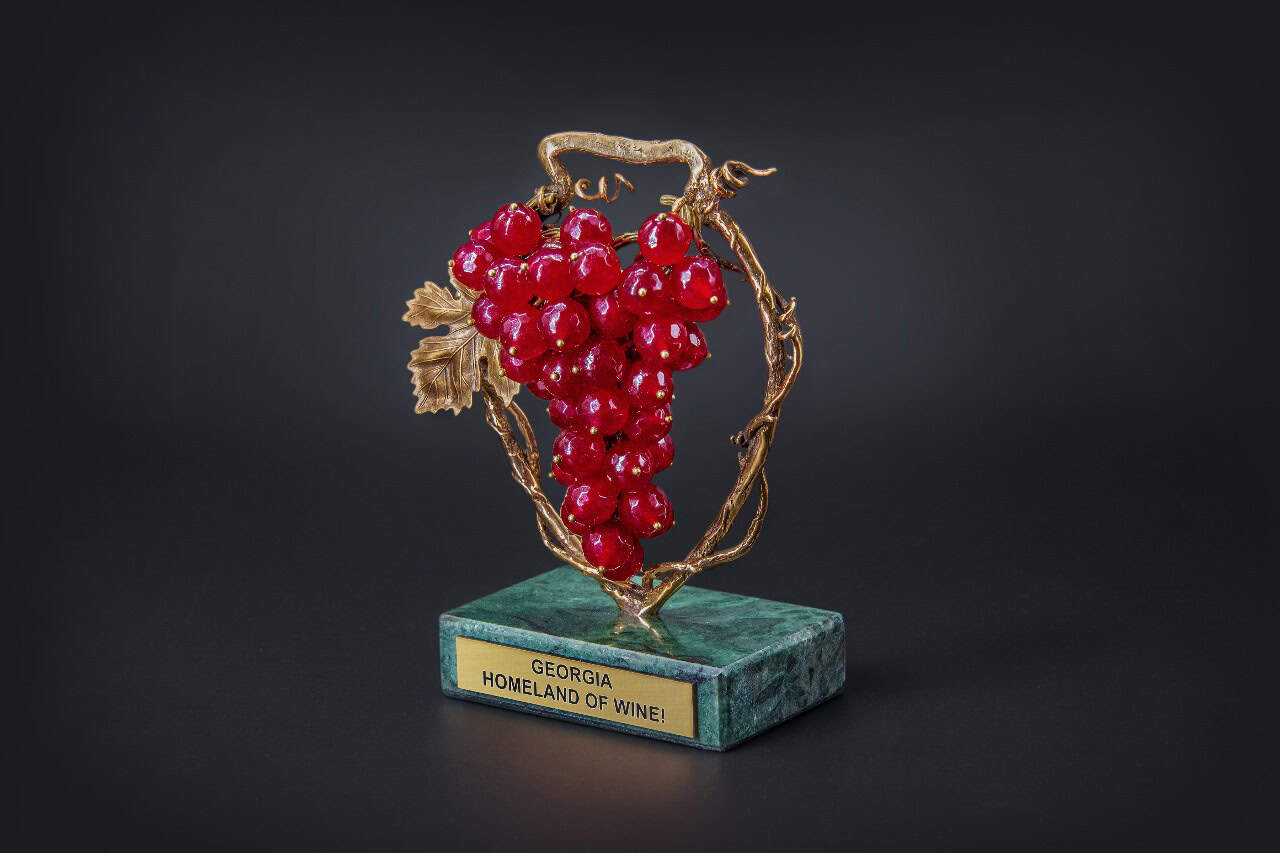 Bronze souvenir "Kvevri and Grapes chkhaveri" Premium